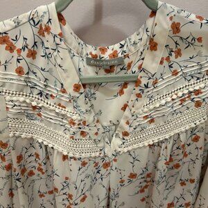 Daniel Rainn BENNY V-Neck Blouse - White with Floral Print & Crochet, Size XL
